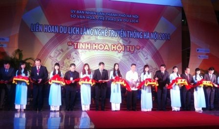 Lễ cắt băng khai mạc Liên hoan du lịch làng nghề truyền thống Hà Nội 2014
